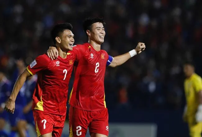 Hình ảnh đội ngũ hỗ trợ khách hàng chuyên nghiệp 24/7 của YOU88 WIN